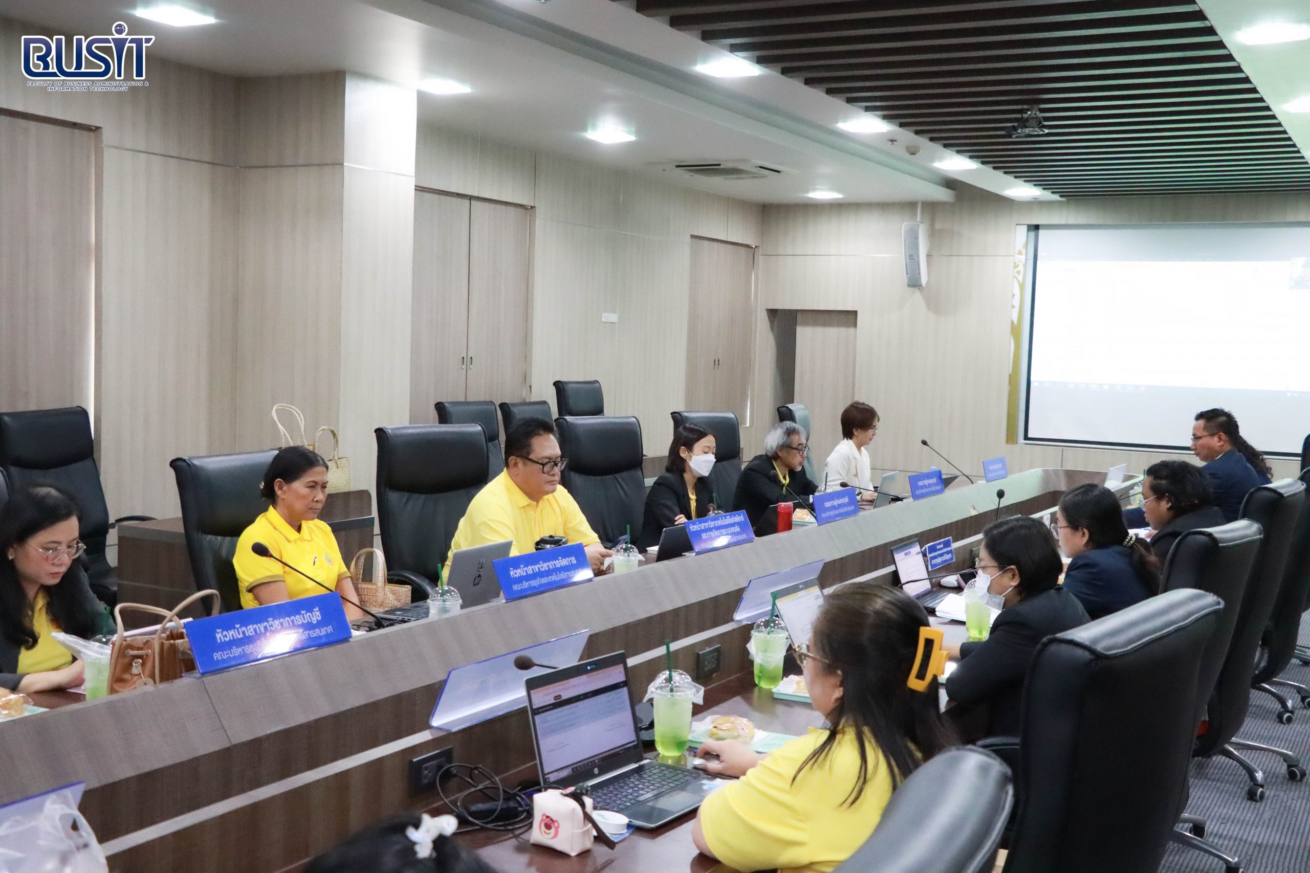 การประชุมคณะกรรมการประจำคณะบริหารธุรกิจและเทคโนโลยีสารสนเทศ ครั้งที่ 1/2568 วันจันทร์ที่ 20 มกราคม 2568 ณ ห้องประชุมนริศนา อาคาร 5 ชั้น 2 เขตพื้นที่จักรพงษภูวนารถ