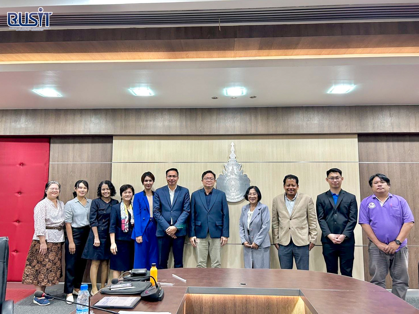 ประชุมกลั่นกรองหลักสูตรเศรษฐศาสตรมหาบัณฑิต ณ ห้องประชุมภูวนารถ อาคาร 9 ชั้น 3 เขตพื้นที่จักรพงษภูวนารถ