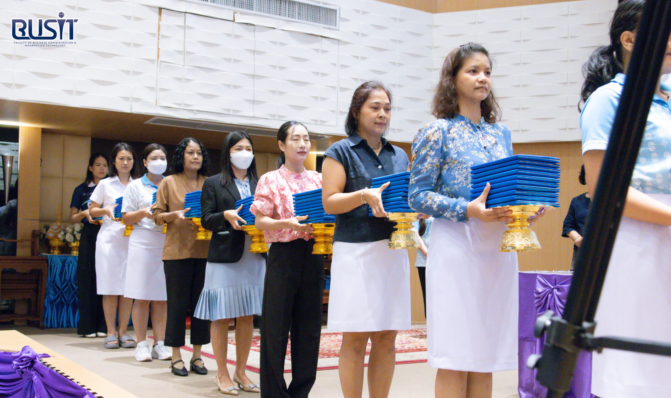 กิจกรรมเตรียมความพร้อมการฝึกซ้อมลำเลียงปริญญาบัตร ประจำปีการศึกษา 2567 วันที่ 14 ตุลาคม 2568 ณ ห้องประชุมประชานารถ อาคาร 9 ชั้น 2 เขตพื้นที่จักรพงษภูวนารถ