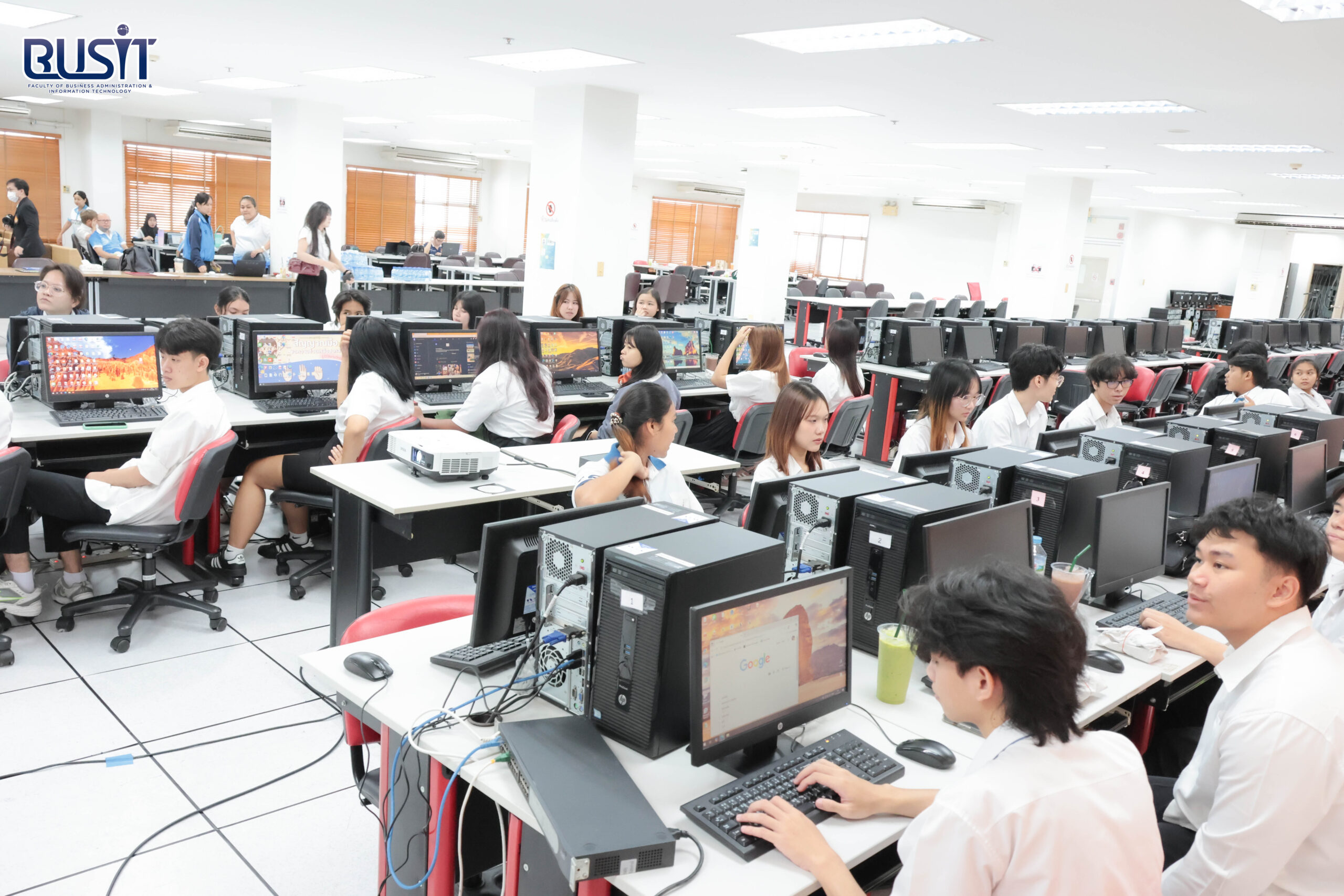 อบรมเชิงปฏิบัติการของผู้ประกอบการยุคใหม่ โดยใช้เครื่องมือ TIKTOK และ CANVA (ครั้งที่ 2) วันที่ 17 ตุลาคม 2568