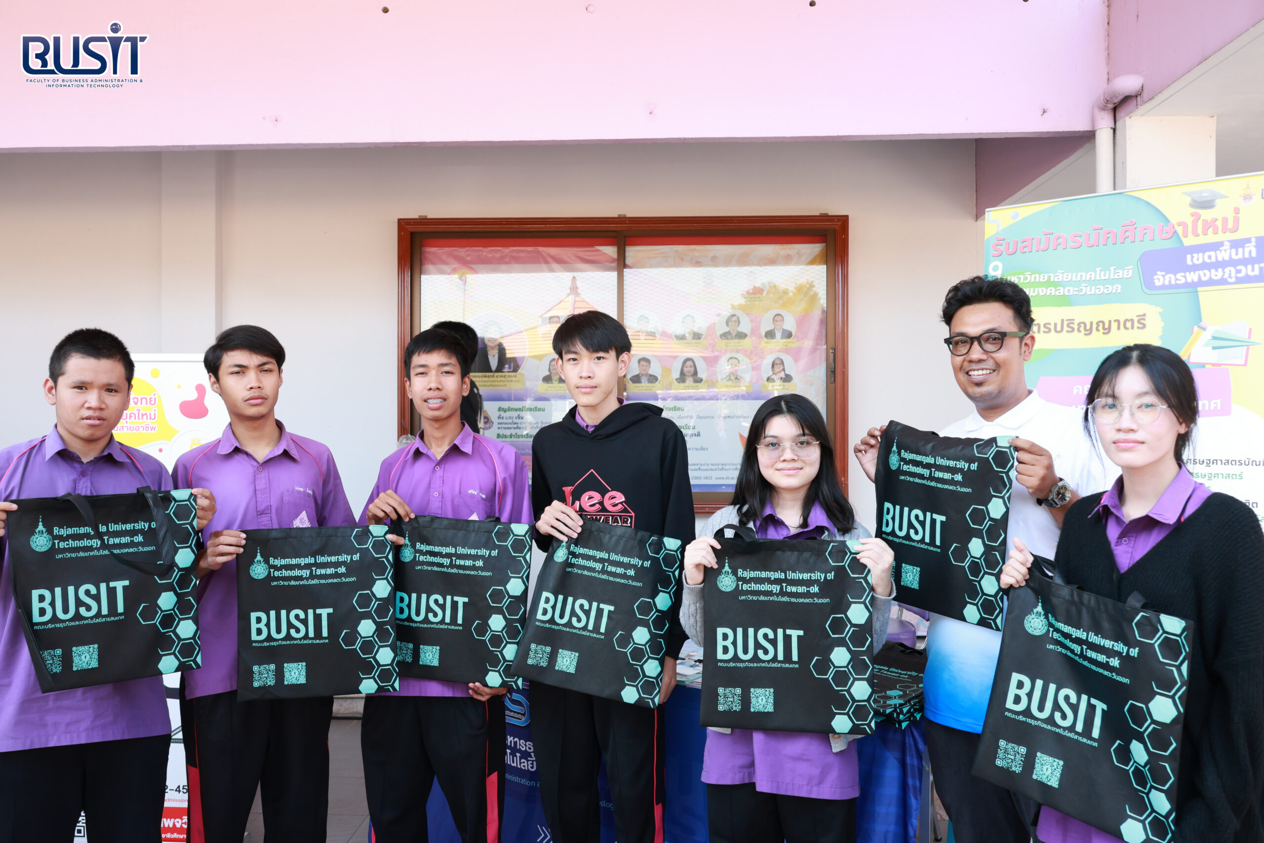 แนะแนวการศึกษาต่อ ในโครงการ “เด็กเล่น เด็กเรียน Play & Learn 2025” สร้างสรรค์เนื้อหาเพื่ออนาคต วันอังคารที่ 2 ธันวาคม 2568 ณ โรงเรียนศรีบุณยานนท์ อ.เมือง จ.นนทบุรี