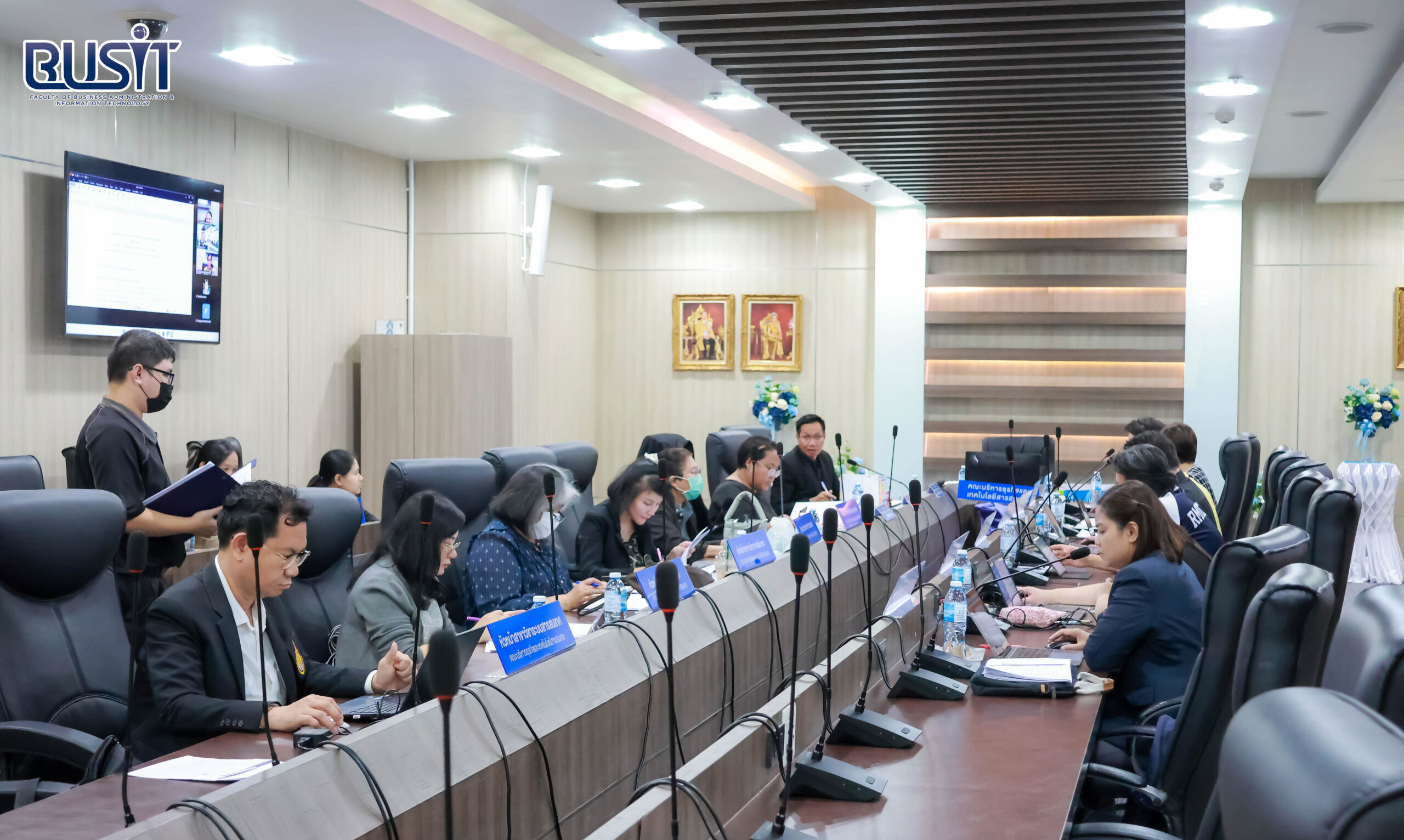 การประชุมคณะกรรมการประจำคณะบริหารธุรกิจและเทคโนโลยีสารสนเทศ ครั้งที่ 1/2569 วันจันทร์ที่ 23 กุมภาพันธ์ 2569 ณ ห้องประชุมนริศรา อาคาร 5 ชั้น 2 เขตพื้นที่จักรพงษภูวนารถ