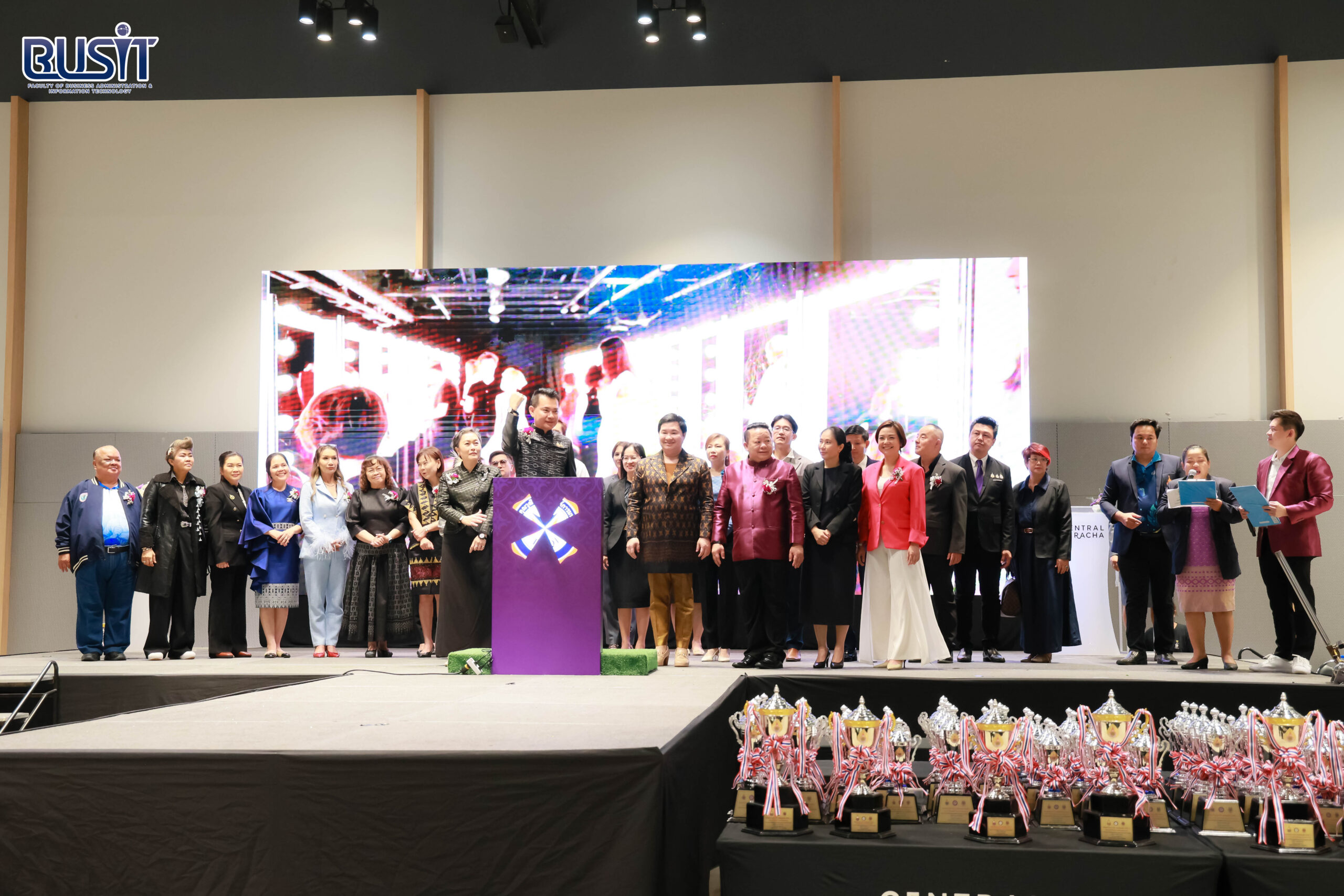 งานมหกรรมการแข่งขันชิงแชมป์เสริมสวยและความงามแห่งประเทศไทย ครั้งที่ 1 ประจำปี 2569 วันพุธที่ 25 กุมภาพันธ์ 2569 ณ ศรีราชาฮอลล์ เซ็นทรัล ศรีราชา จังหวัดชลบุรี