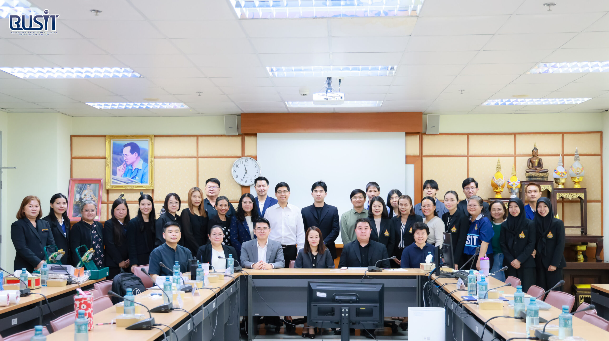 โครงการศึกษาดูงานและแลกเปลี่ยนเรียนรู้ เรื่อง การเสริมสร้างศักยภาพนักวิจัยรุ่นใหม่ สู่เวทีการตีพิมพ์ระดับชาติและนานาชาติ (TCI 2 & Conference) วันอังคารที่ 5 พฤษภาคม 2569 ณ ห้องประชุม สค.406 คณะสังคมสงเคราะห์ศาสตร์ มหาวิทยาลัยธรรมศาสตร์ ศูนย์รังสิต