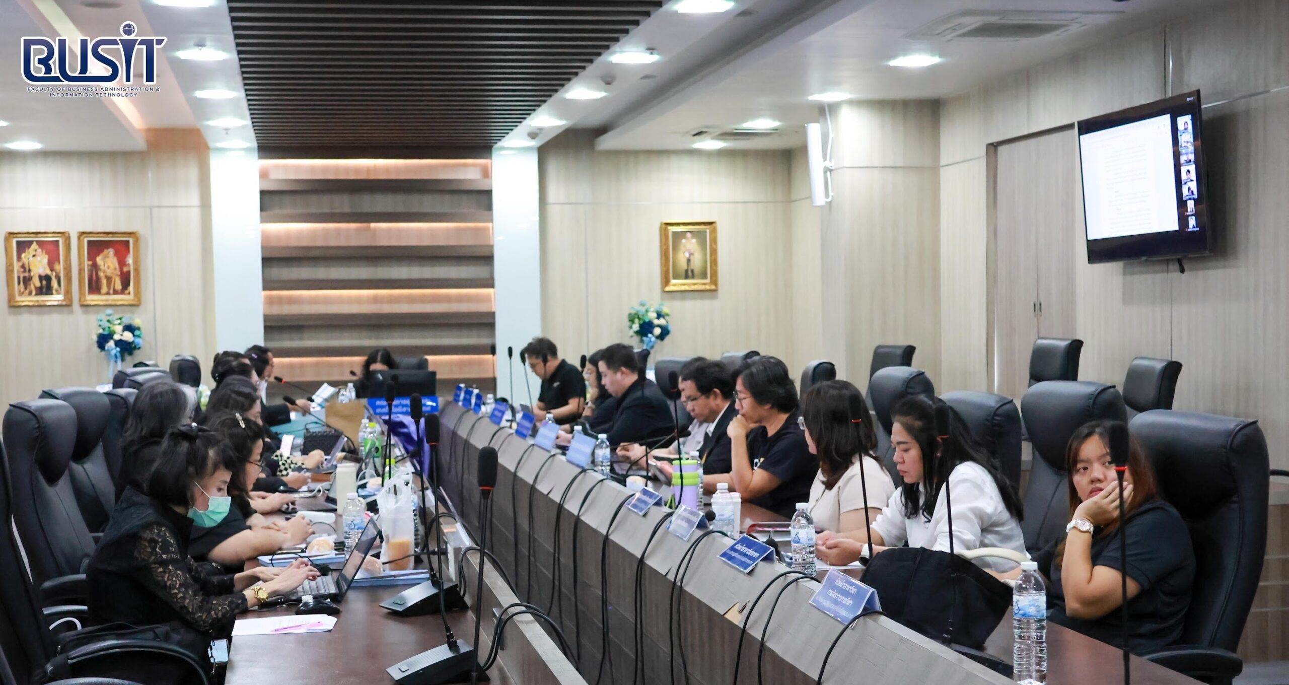 การประชุมคณะกรรมการประจำคณะบริหารธุรกิจและเทคโนโลยีสารสนเทศ ครั้งที่ 4/2569 วันจันทร์ที่ 15 มิถุนายน 2569 ณ ห้องประชุมนริศรา อาคาร 5 ชั้น 2 เขตพื้นที่จักรพงษภูวนารถ