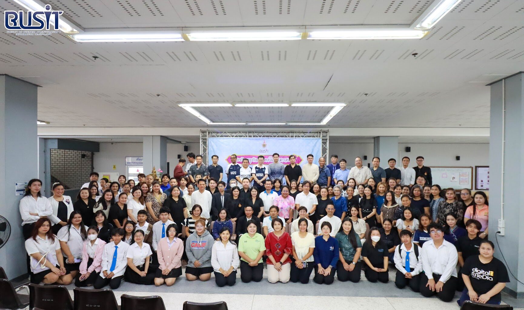 กิจกรรมทำบุญตักบาตรเพื่อถวายเป็นพระราชกุศล เนื่องในโอกาสวันเฉลิมพระชนมพรรษา พระบาทสมเด็จพระปรเมนทรรามาธิบดีศรีสินทรมหาวชิราลงกรณ พระวชิรเกล้าเจ้าอยู่หัว