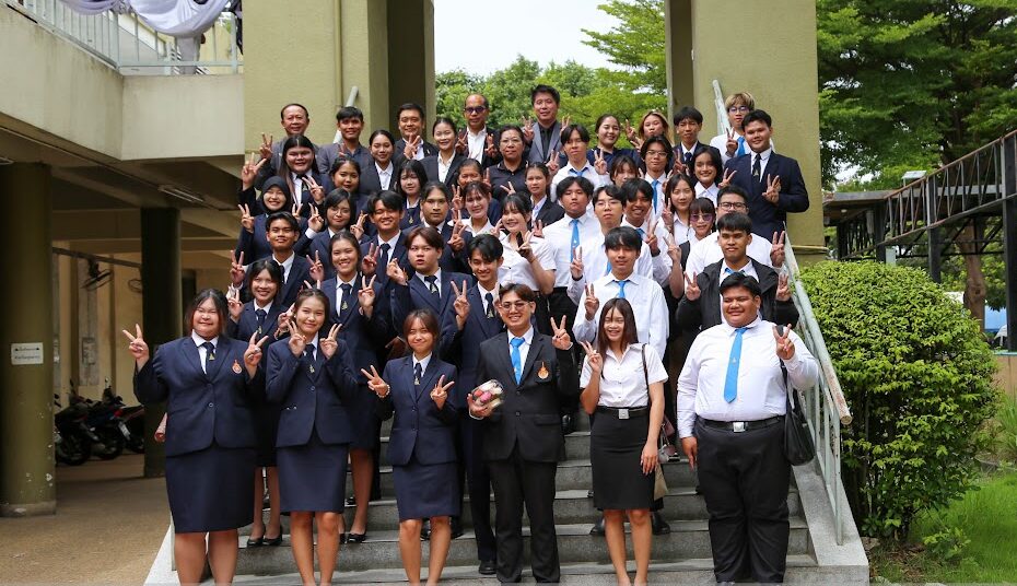 นักศึกษามหาวิทยาลัยเทคโนโลยีราชมงคลตะวันออก เข้าศึกษาดูงานและแลกเปลี่ยนเรียนรู้ด้านการบริหารจัดการองค์กรนักศึกษา วันอังคารที่ 21 กรกฎาคม 2569 ณ ห้องประชุมนวัตวิถี กองพัฒนานักศึกษา มหาวิทยาลัยเทคโนโลยีราชมงคลธัญบุรี