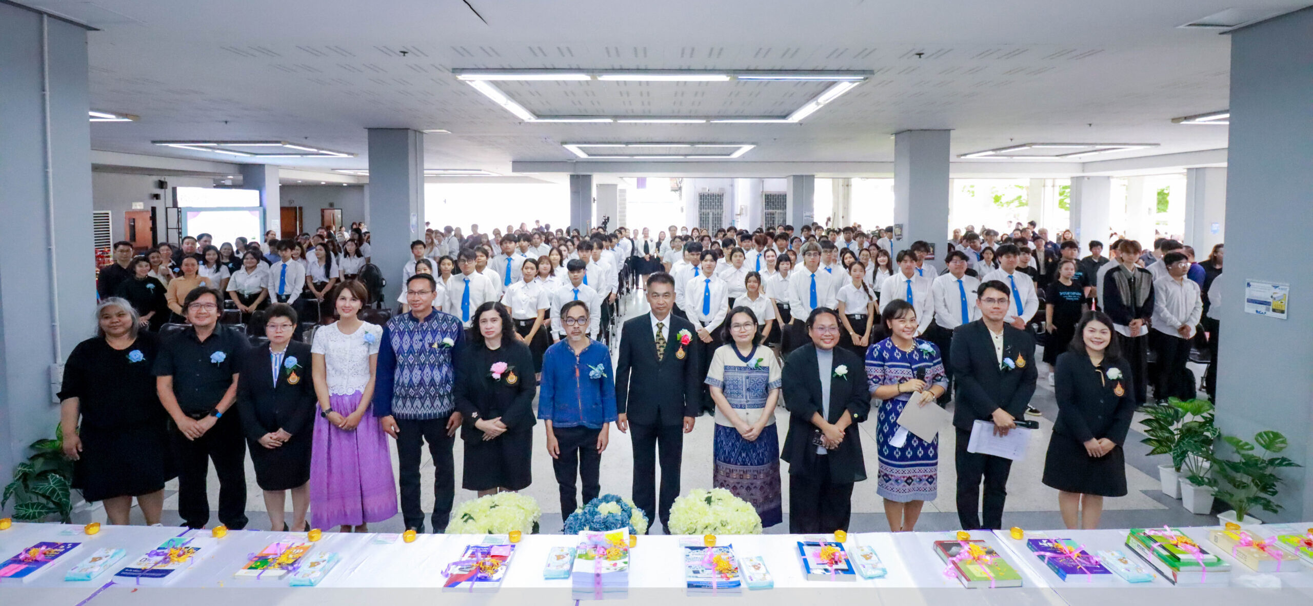 กิจกรรมวันทาคณาจารย์และมอบตัวเป็นศิษย์ ประจำปีการศึกษา 2569 วันพฤหัสบดีที่ 6 สิงหาคม 2569 ณ อาคาร 6 ชั้น 1 เขตพื้นที่จักรพงษภูวนารถ